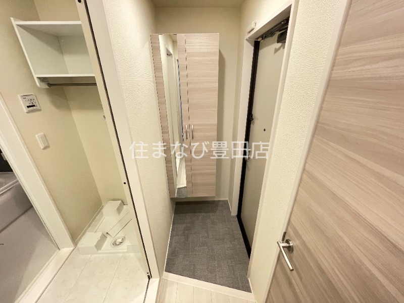 玄関　別部屋反転写真