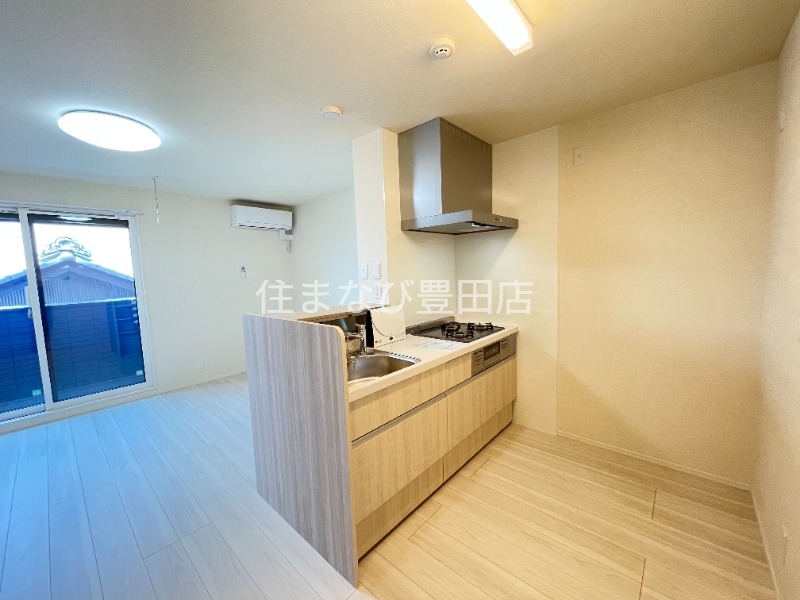 キッチン　別部屋反転写真