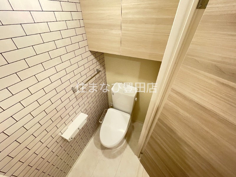 トイレ　別部屋反転写真