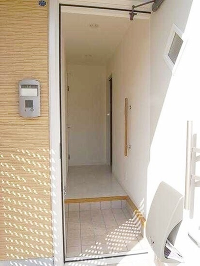 玄関　【WIC付きでたっぷり収納♪】