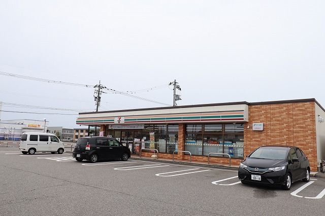 コンビニ　セブンイレブン（コンビニ）まで347m