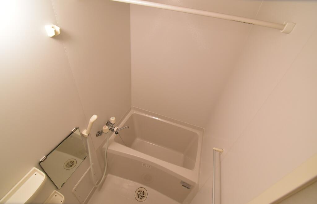 バス・シャワールーム　バス・トイレ・洗面台3点セパレート！（同仕様写真）