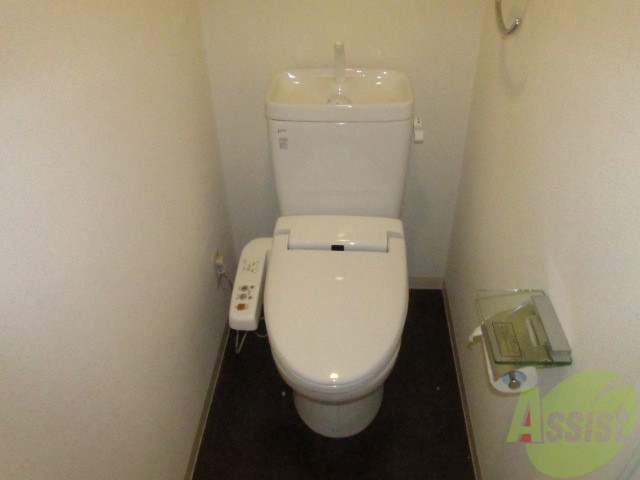 トイレ　トイレには快適な温水洗浄便座付