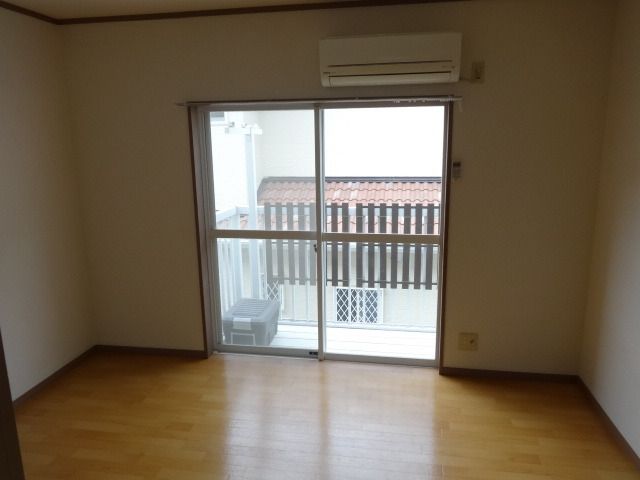 居室・リビング　別号室参考写真