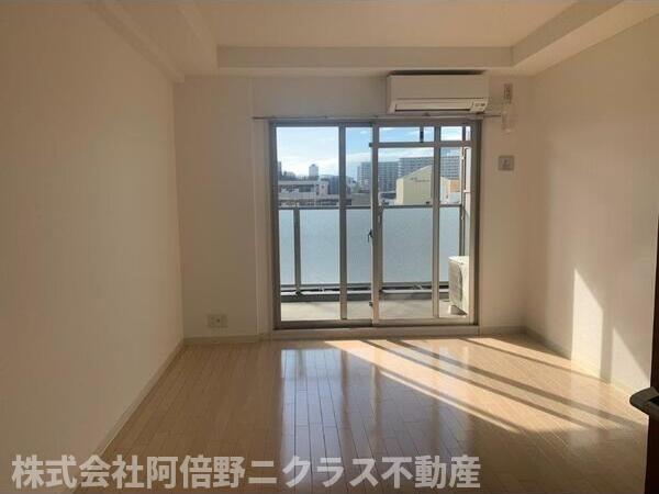 居室・リビング　内装は別部屋の参考写真です。