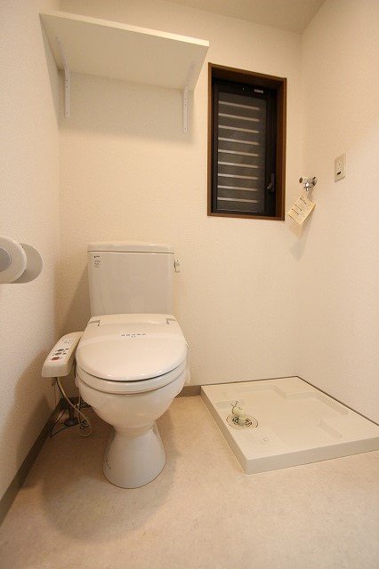 トイレ　同物件別号室のものです。