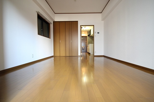 居室・リビング　同物件別号室のものです。