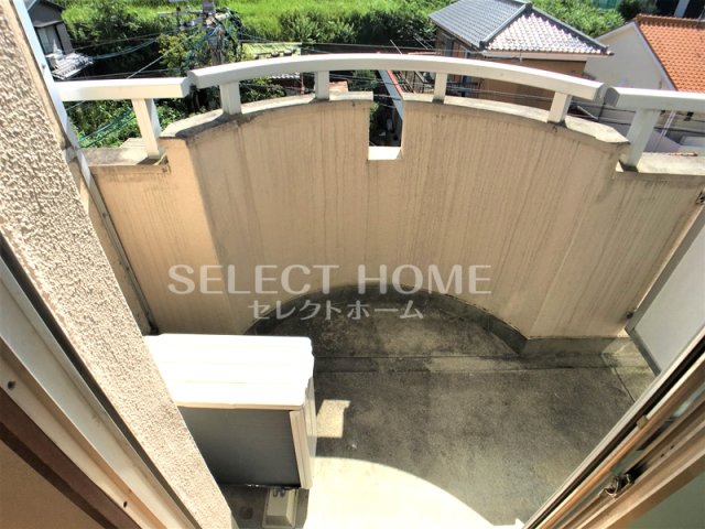 バルコニー　暖かな日差しのふりそそぐバルコニー