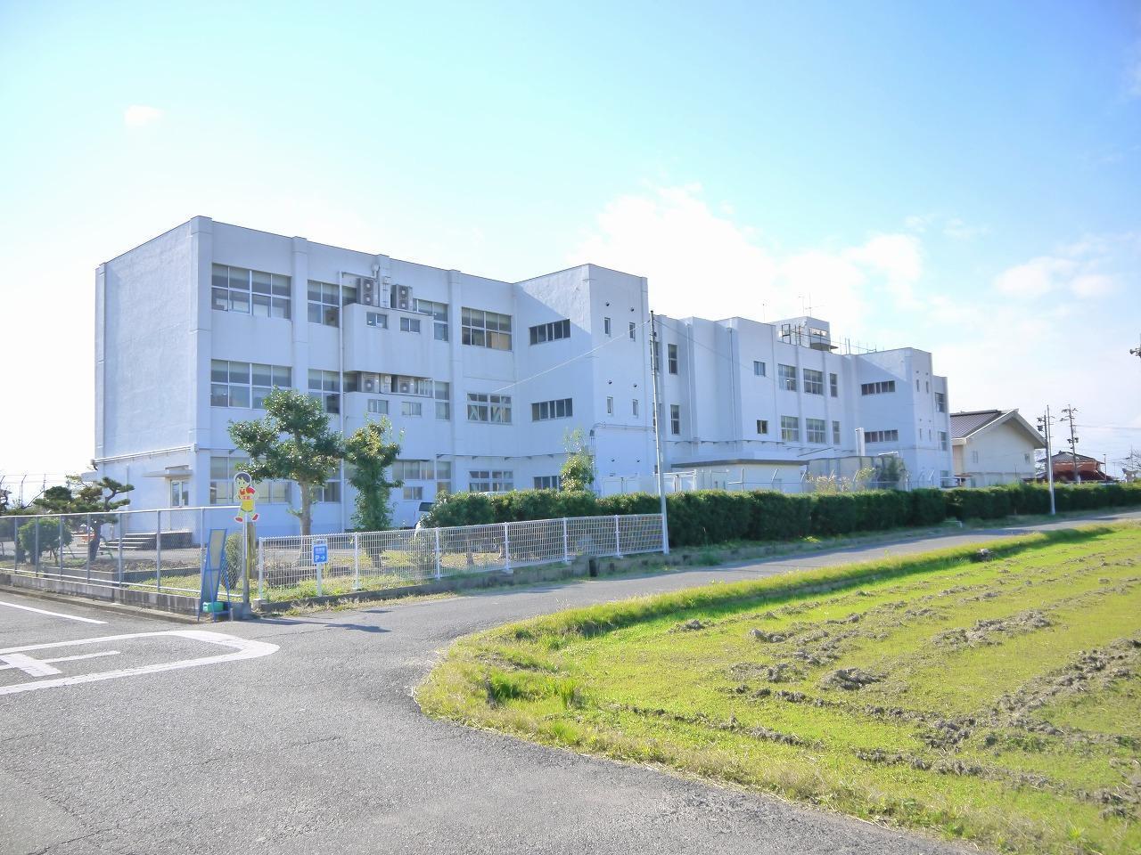 小学校　三根東小学校（小学校）まで600m