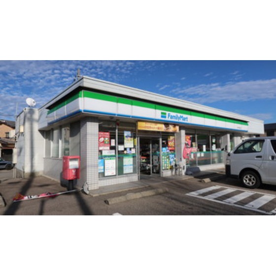 コンビニ　ファミリーマート野々市扇が丘店（コンビニ）まで83m