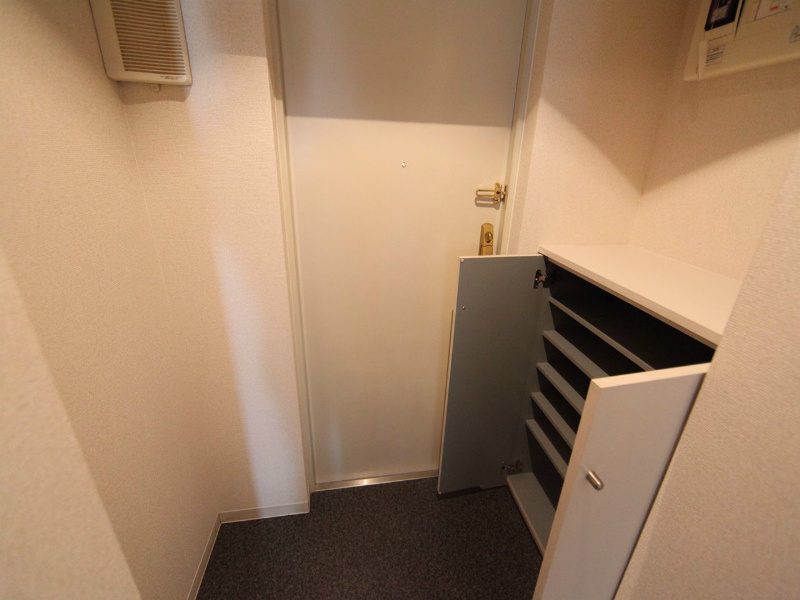玄関　玄関　シューズボックス付