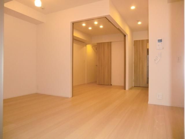 玄関　★２人入居も可能な1ＬＤＫプラン★