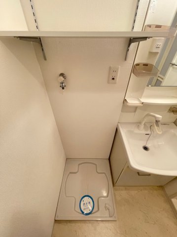 その他　明るい洗面所です