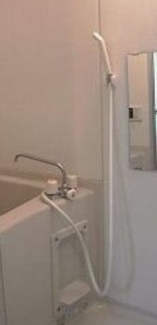 バス・シャワールーム　シャワー