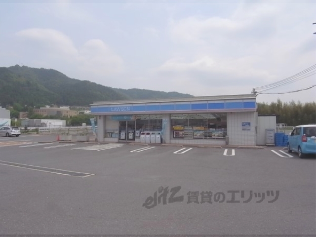 コンビニ　ローソン京都先端科学大学前店（コンビニ）まで500m