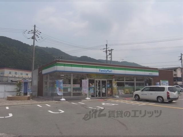 コンビニ　ファミリーマート亀岡曽我部町店（コンビニ）まで300m