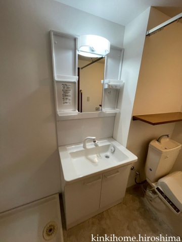 洗面設備　写真は別のお部屋です。※現況を優先