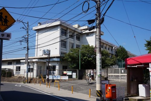 小学校　広島市立中筋小学校（小学校）まで740m