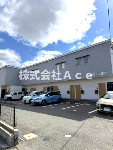 建物外観　駐車場完備です