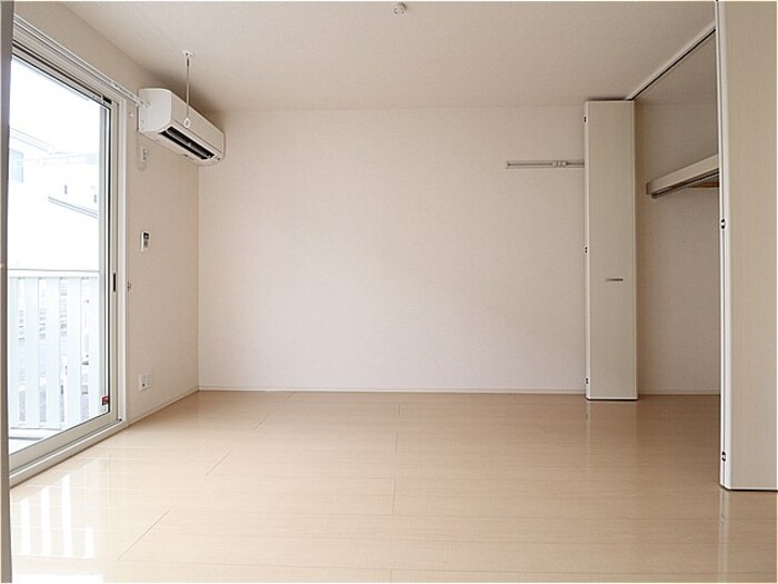 居室・リビング　広々とした洋室です