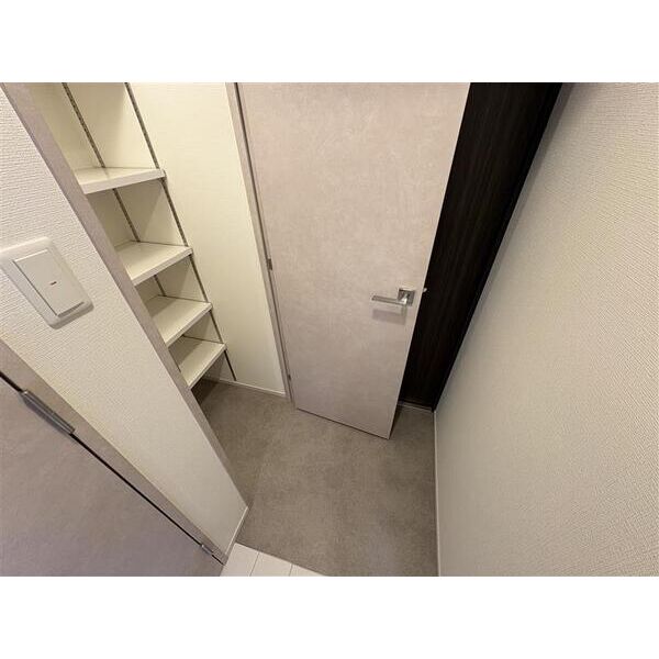 玄関　※別室の参考写真の為、現況優先です。