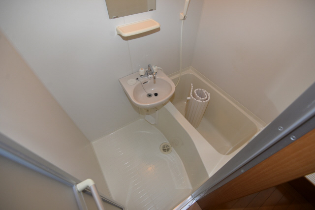 バス・シャワールーム　日々の疲れを癒すお風呂付です