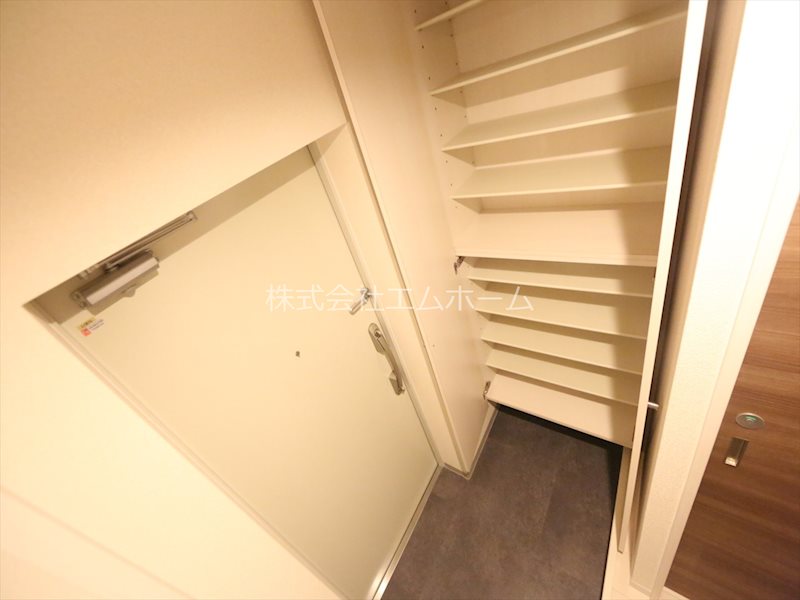 玄関　玄関　シューズボックス付　ダブルロック