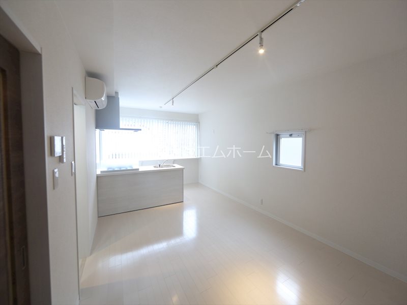 バルコニー　ＬＤＫ14帖　洋室6帖とつなげても仕切っても使えます