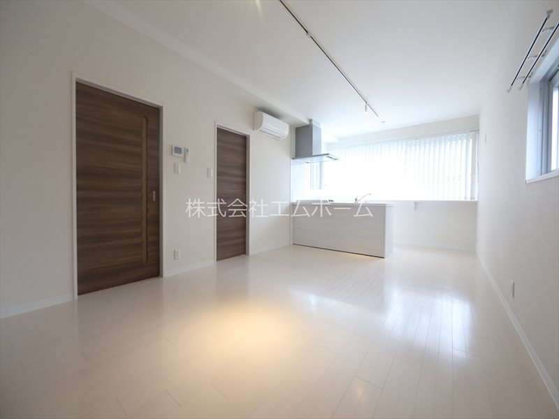 居室・リビング　ＬＤＫ14帖　洋室6帖とつなげても仕切っても使えます