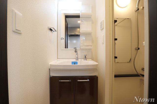 洗面設備　独立洗面台で身支度をすべて済ませてしまいましょう