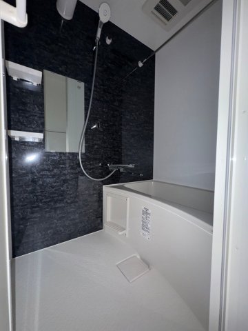 バス・シャワールーム　コンパクトで使いやすいお風呂です