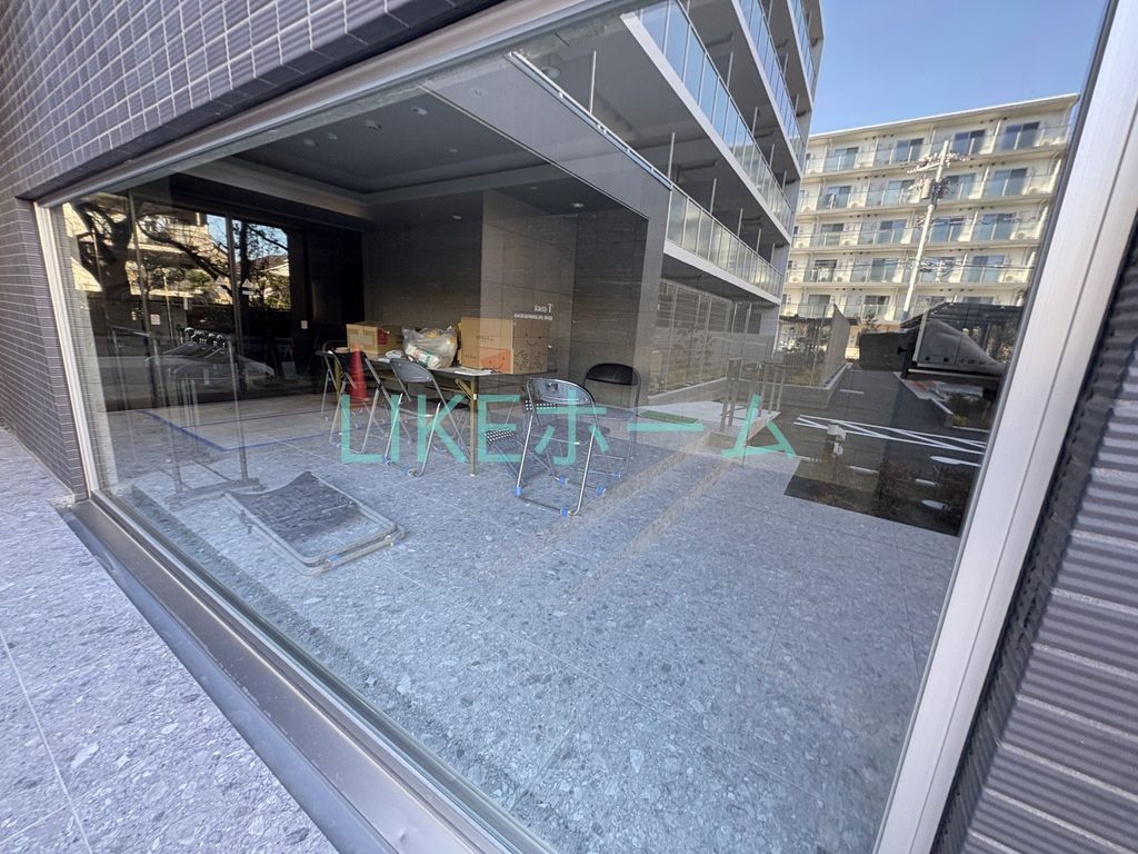 ロビー　駐車場