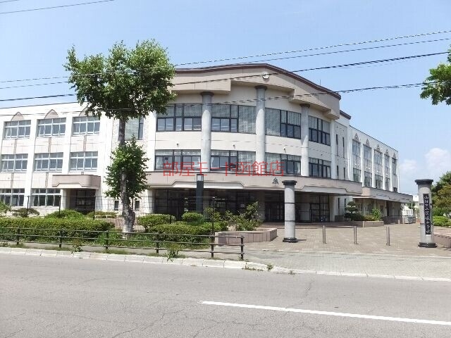 中学校　函館市立深堀中学校（中学校）まで1695m