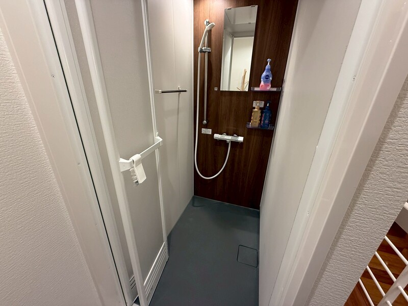 バス・シャワールーム　シャワー室