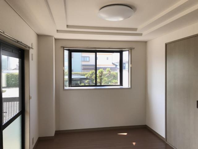 居室・リビング　室内