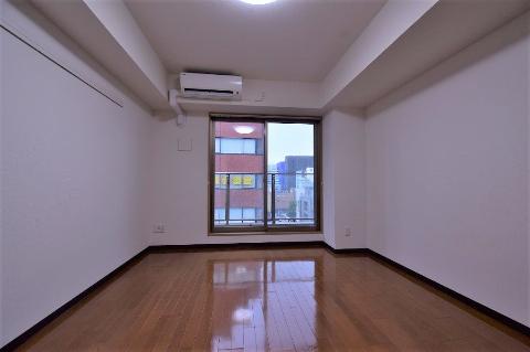 居室・リビング　室内