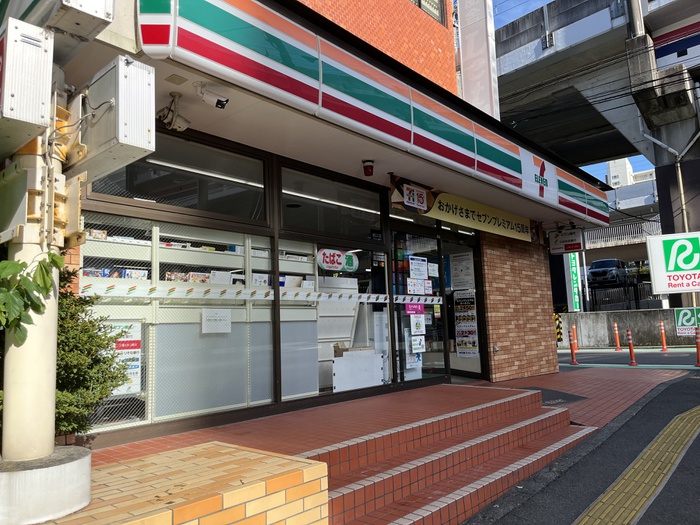 コンビニ　セブンイレブン多摩センター駅前店（コンビニ）まで237m