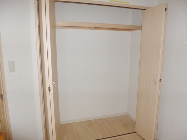 収納　クローゼットタイプで洋服がかけれます。