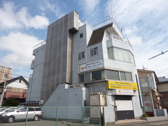 建物外観　５階建てマンション。