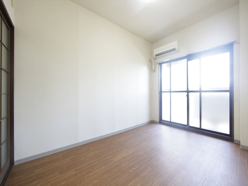 バルコニー　洋室6帖　エアコン完備　南面バルコニー