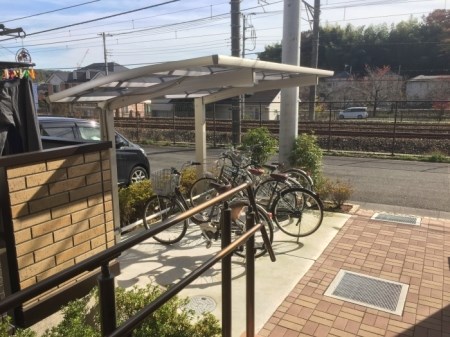 その他共有部分　屋根付きの駐輪場です。