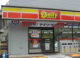 コンビニ　デイリーヤマザキ大名通店（コンビニ）まで228m