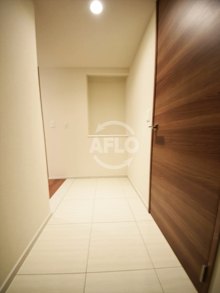 玄関　ローレルタワー心斎橋　玄関