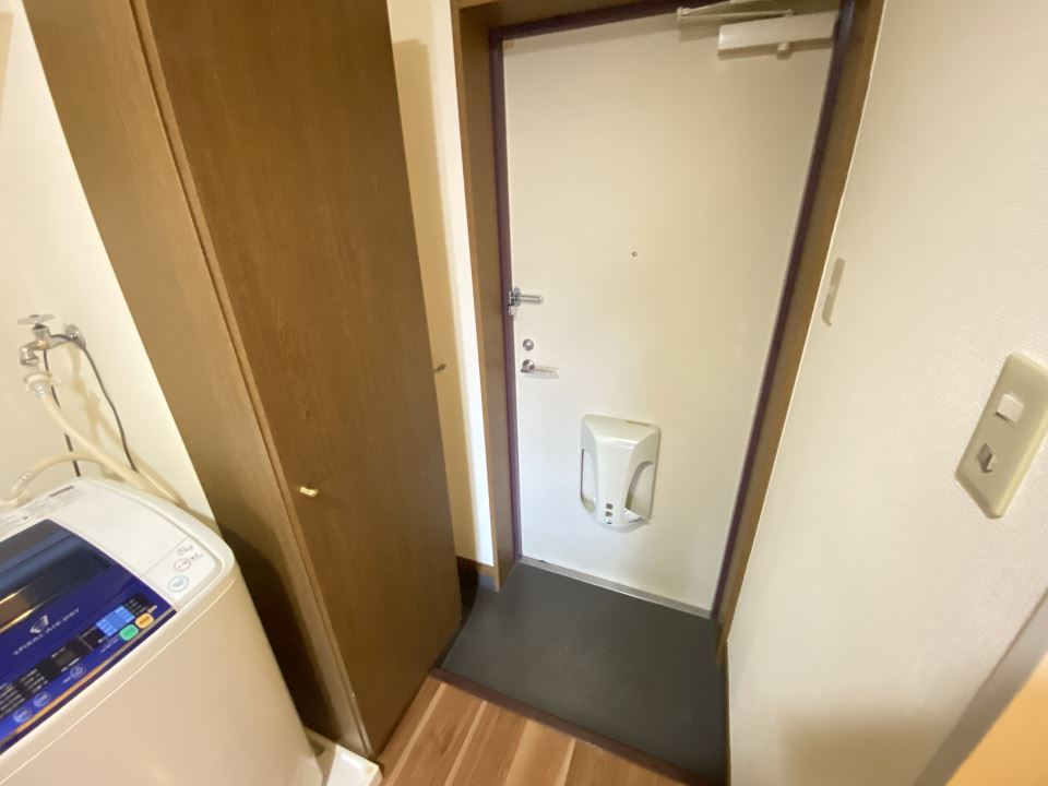 玄関　３，０００円ＵＰで家具家電付きも出来ます