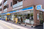 コンビニ　ローソン 飛田給駅南口店（コンビニ）まで378m