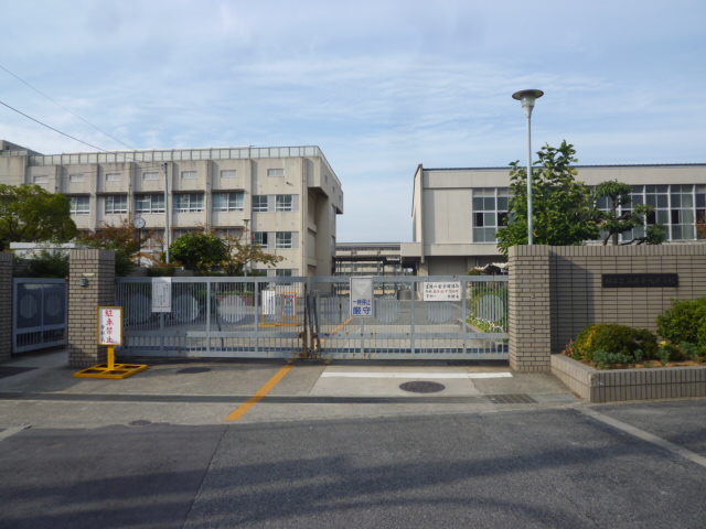 中学校　堺市立 深井中学校（中学校）まで399m