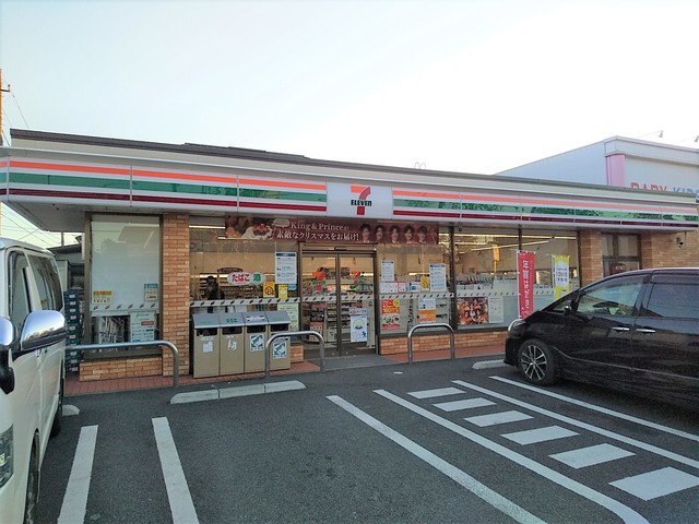 コンビニ　セブンイレブン江戸川鹿骨１丁目店（コンビニ）まで200m