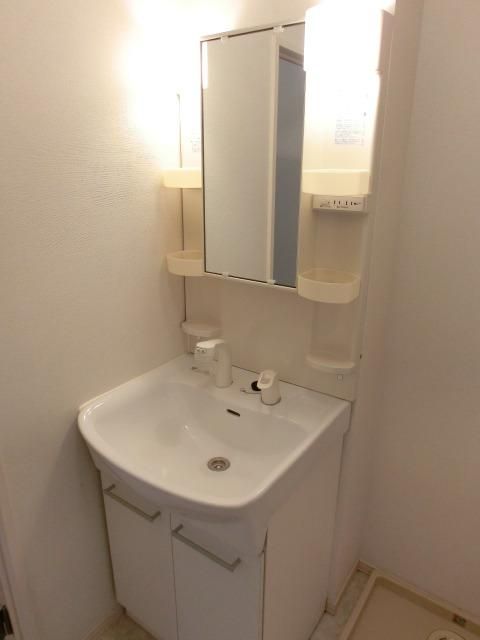 洗面設備　シャンプードレッサー付独立洗面台