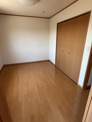 居室・リビング　現在補修中の為、同物件別室の写真となります