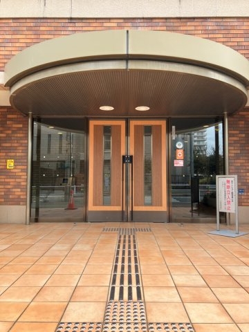 エントランス　落ち着いたエントランスです